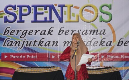 PARADE PUISI DI HARI PENDIDIKAN NASIONAL