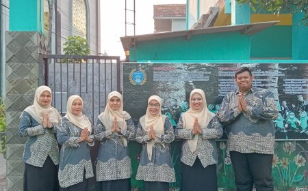 PEMBIASAAN PAGI HARI MENYAMBUT PESERTA DIDIK DENGAN PENUH SEMANGAT SDN SAWOTRATAP 1