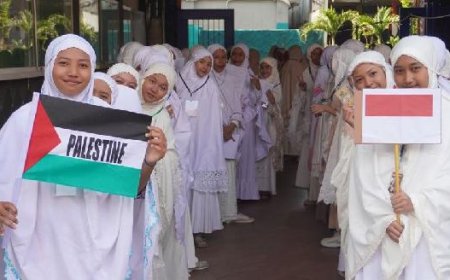 Manasik Haji Siswa SMPN 3 Sidoarjo Ada Yang Bawa Bendera Palestina
