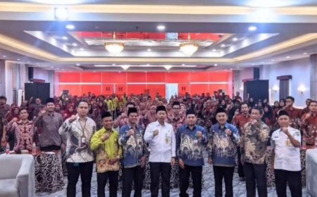 PENGEMBANGAN KEPROFESIAN BERKELANJUTAN EMPAT (4) SMP NEGERI DI WARU “ PEMANFAATAN ARTIFICIAL INTELLIGENCE (AI) BAGI PEMBELAJARAN”