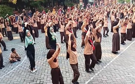 Senam Ceria di SDN Lemahputro 1 Sidoarjo: Menjaga Kebugaran dan Kekompakan