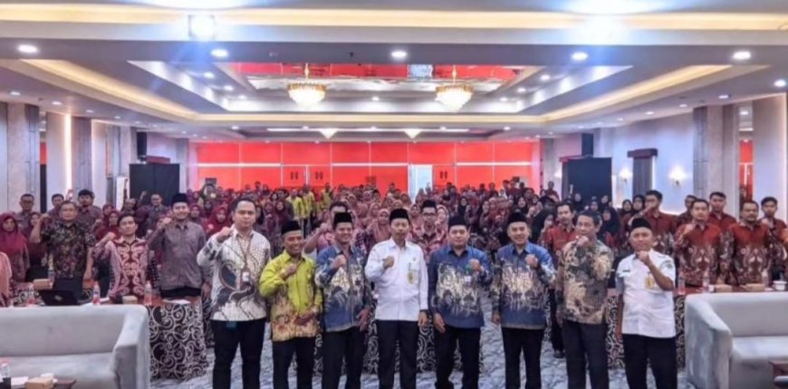 PENGEMBANGAN KEPROFESIAN BERKELANJUTAN EMPAT (4) SMP NEGERI DI WARU “ PEMANFAATAN ARTIFICIAL INTELLIGENCE (AI) BAGI PEMBELAJARAN”