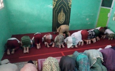 PEMBIASAAN SHOLAT DHUHA DAN DHUHUR BERJAMAAH SDN KEDUNGREJO WARU: Menumbuhkan Nilai Keagamaan Peserta Didik Sejak Dini