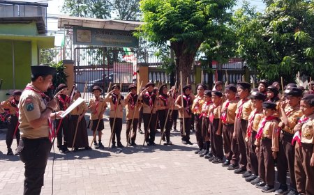 UPACARA PENERIMAAN TAMU GALANG GUGUS DEPAN 18.001-18.002 PANGKALAN SDN KEDUNGREJO WARU: Melalui Penggalang Wujudkan Generasi Muda Yang Adaptif, Kompetitif dan Cakap