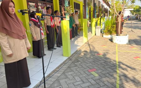 Memperingati Hari Pramuka di SDN Segorotambak