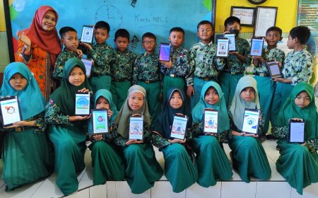 Pembelajaran Berbasis Digital (Canva For Design) di SDN Cangkringturi