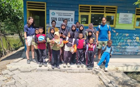 Siswa SDN Gebang 2 Sidoarjo Asyik Belajar Bahasa Inggris Bareng Bule!