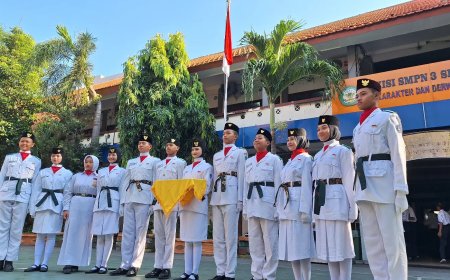 Paskibra SMPN 3 Sidoarjo Kawal Upacara Agustusan di Sekolah