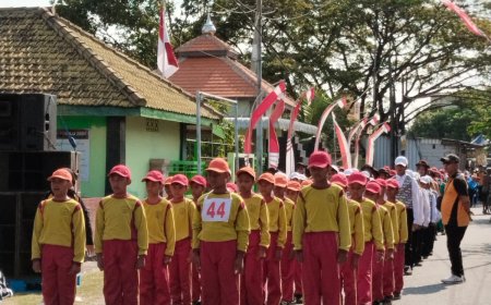 Siswa siswi SDN Dukuhsari 1 Jabon,mengikuti acara lomba gerak jalan di kecamatan jabon