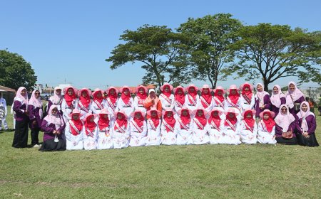 SD Al-Ishlah Rejeni Raih Juara 1 dalam Lomba Gerak Jalan Peringatan 17 Agustus 1945 se-Kecamatan Krembung