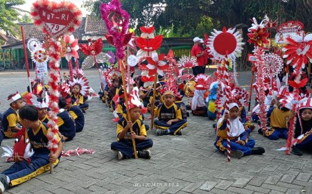 Peringatan HUT ke-79 RI di SD Negeri Seduri 2: Meriah dengan Lomba Hias Tongkat dan Mahkota