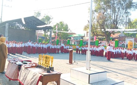 Gemuruh Kemerdekaan di SDN Sambungrejo: Pemenang Lomba Berhasil Raih Piala