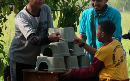 Game Piramida Suit Santri Warnai Peringatan HUT RI di SMP Bilingual Terpadu 2