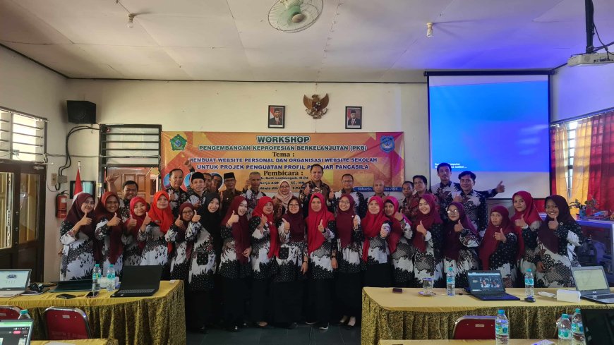 Workshop Pengembangan Keprofesian Berkelanjutan di SMP Negeri 2 Jabon :  Pemanfaatan Teknologi dan Artificial Intelligence untuk Pembelajaran