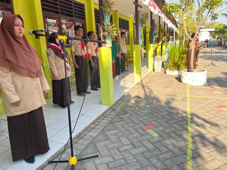 Memperingati Hari Pramuka di SDN Segorotambak