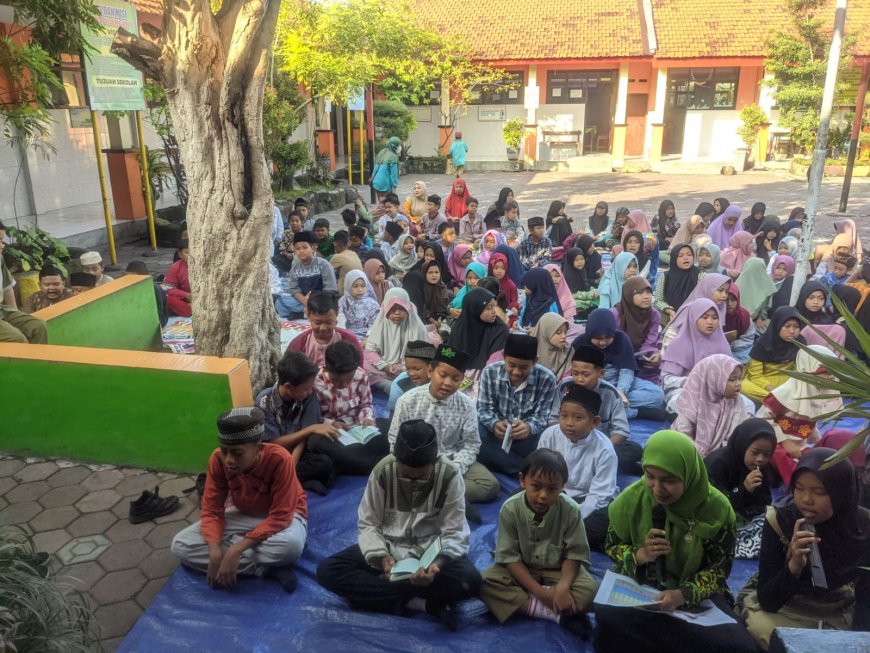 Memperkuat Karakter Religius di Sekolah Dasar melalui Istighosah setiap jumat legi di SDN  Tulangan 1