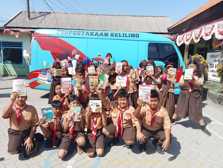 kunjungan perpustakaan keliling ke SD Negeri Kragan