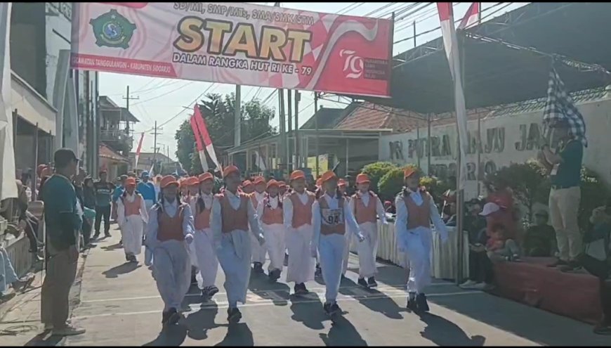 Lomba Gerak Jalan Tingkat Kecamatan Tanggulangin, SD Negeri Kedungbanteng Tampilkan Semangat Kebersamaan