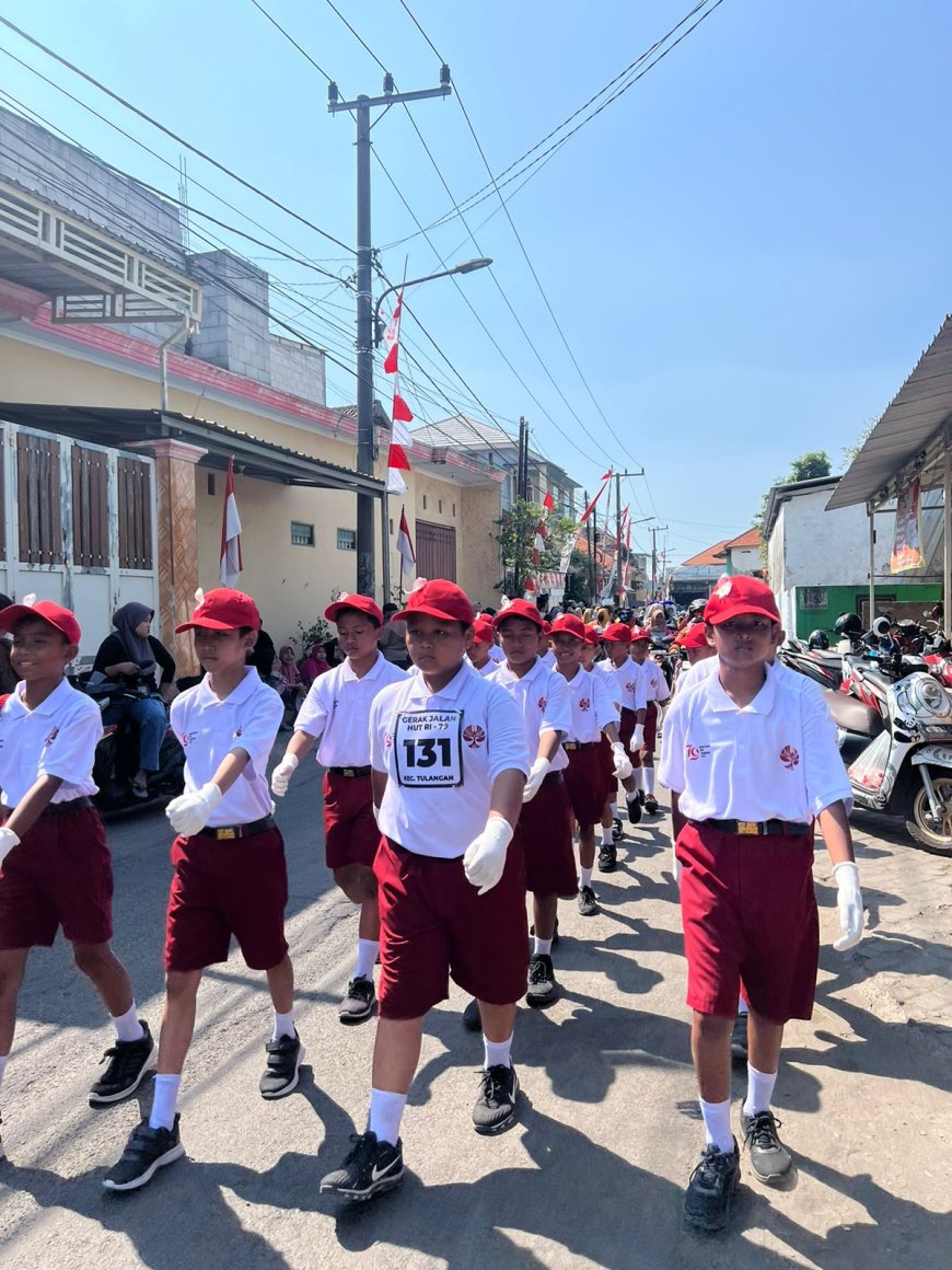 SDN Medalem ikut memeriahkan lomba gerak jalan di tingkat kecamatan Tulangan