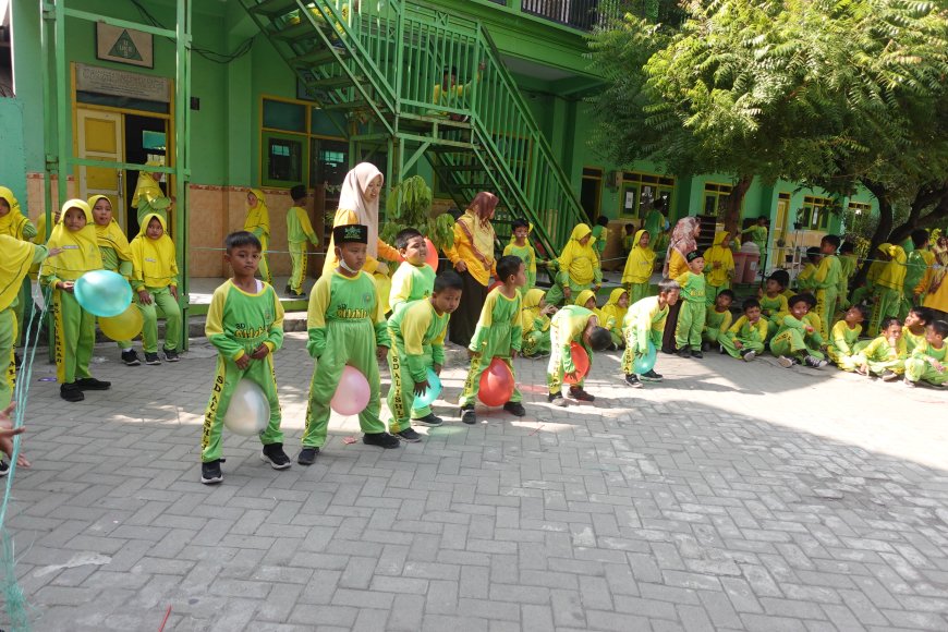 First Day !!! Lomba Peringatan Hari Kemerdekaan 17 Agustus 1945 Dilaksanakan Secara Meriah di SD Al-Ishlah Rejeni