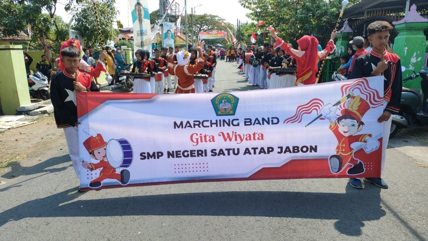 Menakjubkan, Marching Band “Gita Wiyata” SMPN Satu Atap Jabon Tampil Memukau Masyarakat di Kecamatan Jabon.