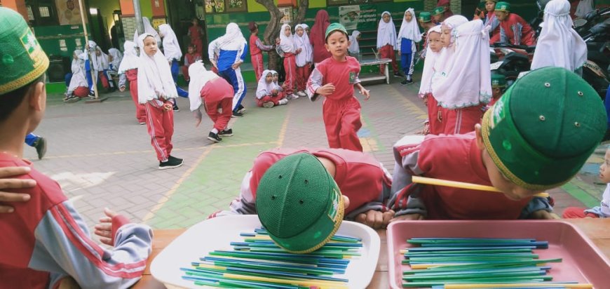 SEMARAK LOMBA KEMERDEKAAN HUT RI KE-79 DI SD MA'ARIF TAMAN