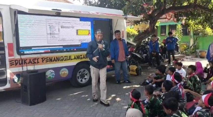 MOSIPENA (MOBIL EDUKASI PENANGGULANGAN BENCANA) BERSAMA MAHASISWA KKN UNITOMO, DI SDN KEBOANANOM.