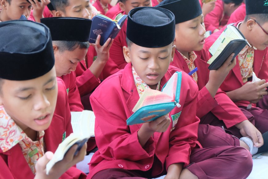 Kuatkan Karakter Profil Pelajar Pancasila, SMP Bilingual Terpadu 2 Gelar Khataman Kubro dalam Rangka Milad Al-Amanah