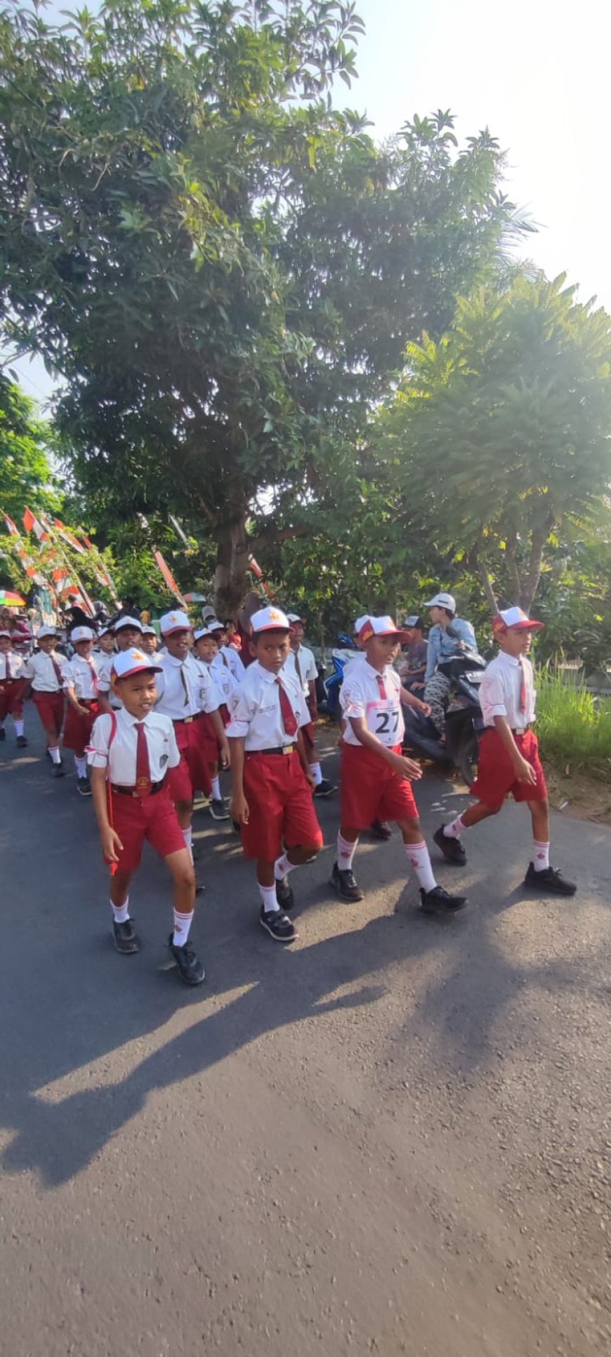 KEGIATAN ACARA GERAK JALAN SDN MERGOSARI I KECAMATAN TARIK