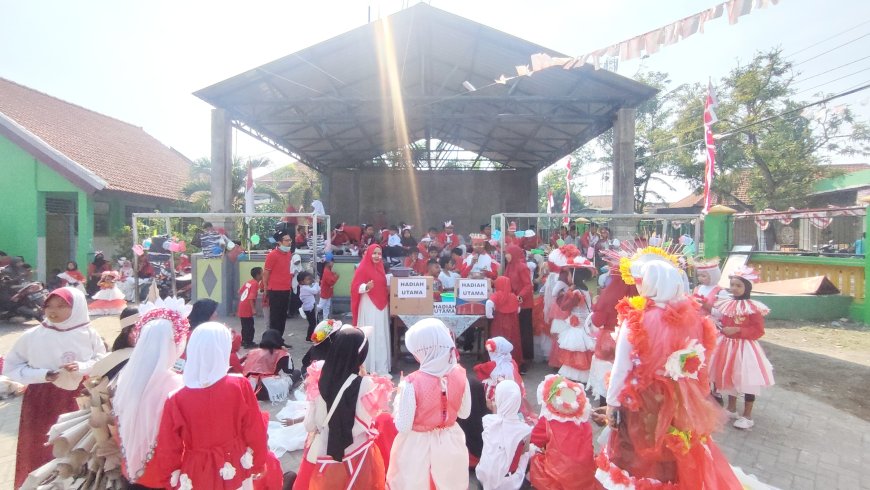 SEMARAK HUT KE-79 RI DI SDN SAMBUNGREJO: KREATIVITAS ANAK MEMUKAU DALAM KARNAVAL MERAH PUTIH