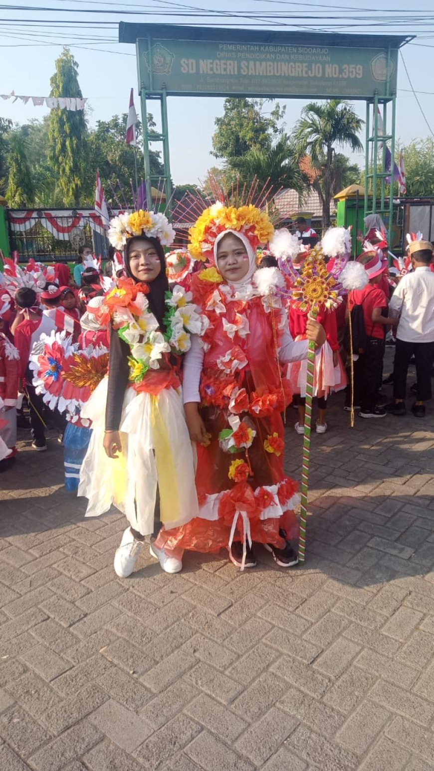 SEMARAK HUT KE-79 RI DI SDN SAMBUNGREJO: KREATIVITAS ANAK MEMUKAU DALAM KARNAVAL MERAH PUTIH