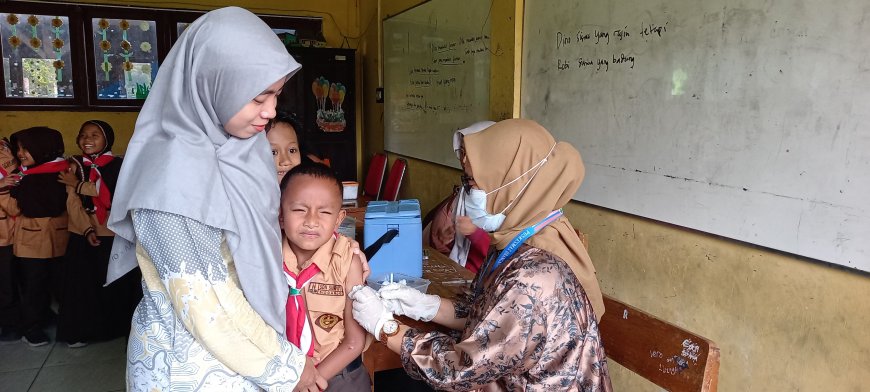 Puskesmas Urangagung Laksanakan Imunisasi MR dan HPV di SD Negeri Sumput