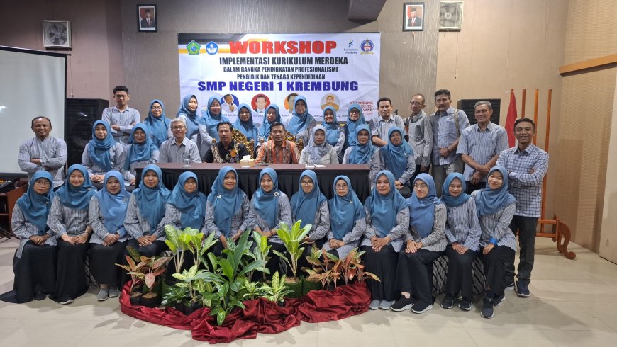 Materi Berbagi Praktik Baik dan Fun Game dalam Workshop yang Diadakan SMP Negeri 1 Krembung