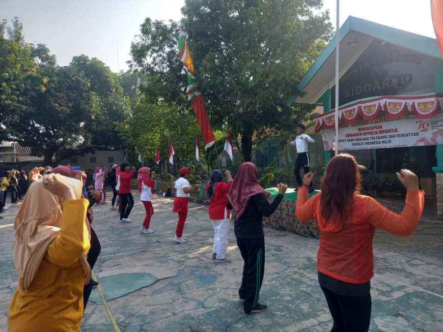 Wujudkan Kebugaran, Sekolah Berkolaborasi dengan Kecamatan Krembung Adakan Senam Bersama