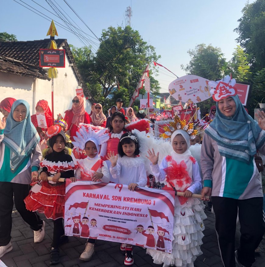 Pawai Budaya Baju Daur Ulang Meriahkan Puncak Perayaan HUT RI ke-79 di SDN Krembung 1