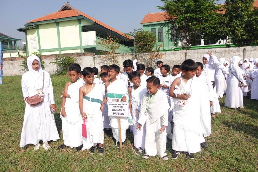 MasyaAllah !!! 540+ Peserta Didik SD Al-Ishlah Rejeni Sangat Antusias Melaksanakan Manasik Haji Cilik