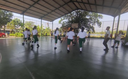 GIAT BEROLAHRAGA DENGAN ABC DRILLS DI SMP SANTA MARIA SIDOARJO