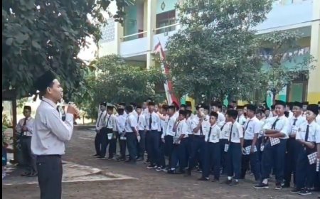 Briefing Pagi dan Materi Tajwid di SMP Bilingual Terpadu 2