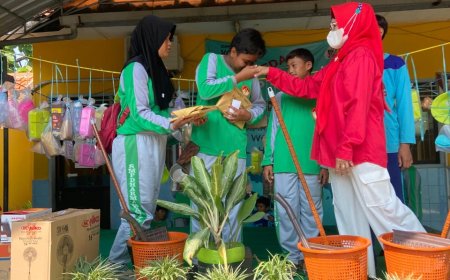 SEMARAK  PUNCAK PERINGATAN HUT RI ke-79 di SMP DHARMA WANITA 17 WONOAYU