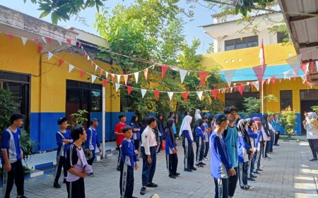 Aksi Makan Bergizi di SMP PGRI 4 Waru Sidoarjo