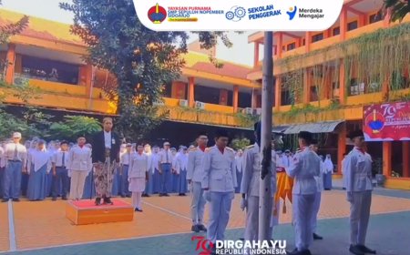 Upacara Bendera HUT RI ke-79 di SMP-SMK Sepuluh Nopember Sidoarjo Meriah dengan Nuansa Nusantara
