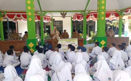 Peserta Didik Kelas VII SMP Negeri 1 Krembung Studi ke Balai Desa dalam P5 Suara Demokrasi