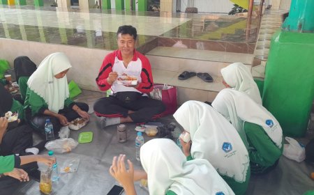 "GELAR GERAKAN AKSI BERGIZI SERENTAK DI SMPN 1 TULANGAN"