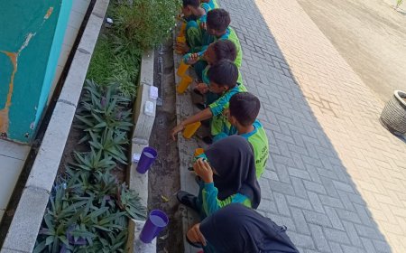 Yuk..... Gosok Gigi Bersama Siswa-siswi SDN TROMPOASRI 3 Jabon