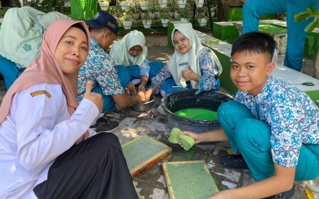 SPENDUKRE BERINOVASI : MEMBUAT KERTAS DARI AMPAS TEBU