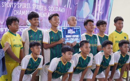 HEBAT! Tim Futsal SMP Progresif Bumi Shalawat Juara di SMANIKA CUP 2024