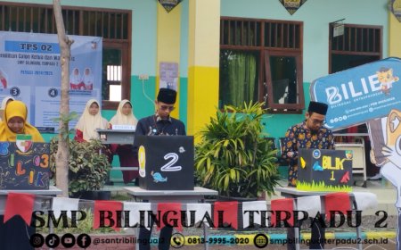 Kepala Sekolah dan Dewan Asatidz Meramaikan Pemilihan OSIS SMP Bilingual Terpadu 2