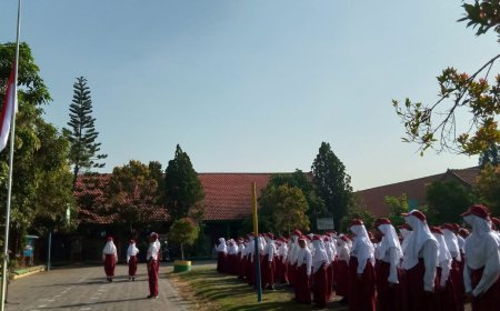 Apel memperingati Hari kesaktian Pancasila SDN Kedungcangkring  di Kecamatan Jabon