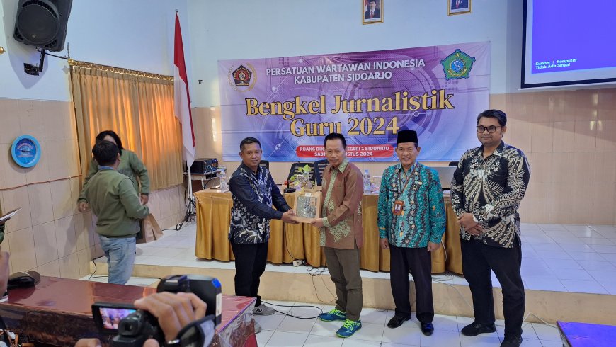 Kadisdikbud Sidoarjo Tirto Adi Beri Tantangan para Guru di Bengkel Jurnalistik 2024