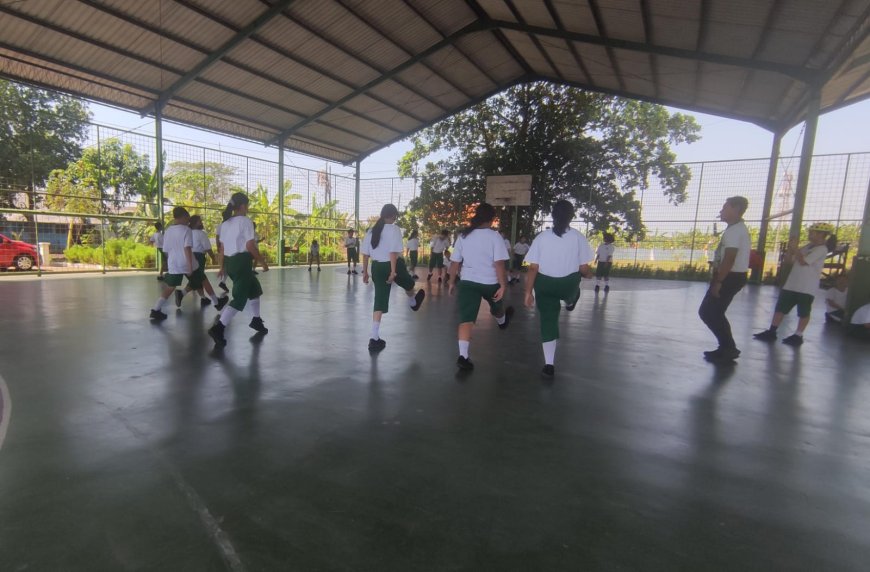 GIAT BEROLAHRAGA DENGAN ABC DRILLS DI SMP SANTA MARIA SIDOARJO